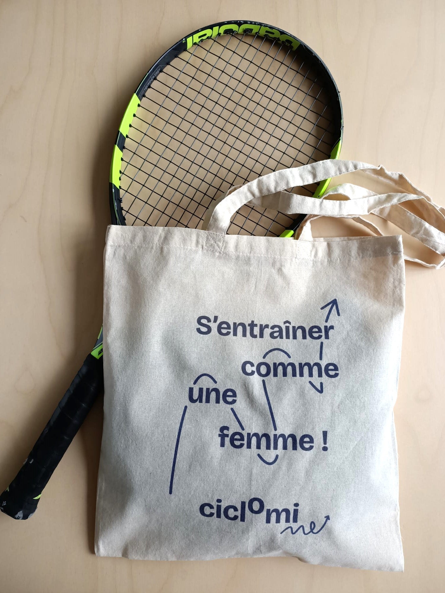 Le totebag en coton avec le leitmotiv ciclomi, s'entraîner comme une femme